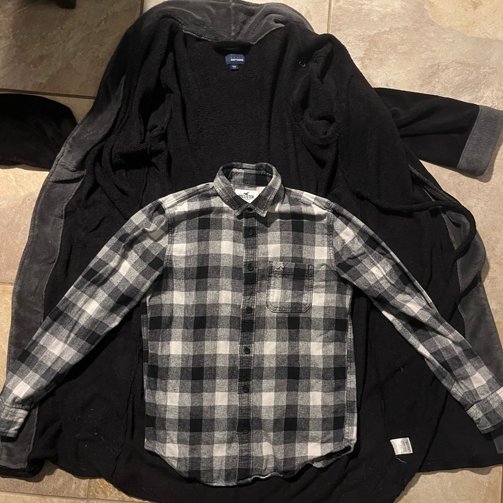 Hollister Black and Gray Plaid Button-Down Shirt
